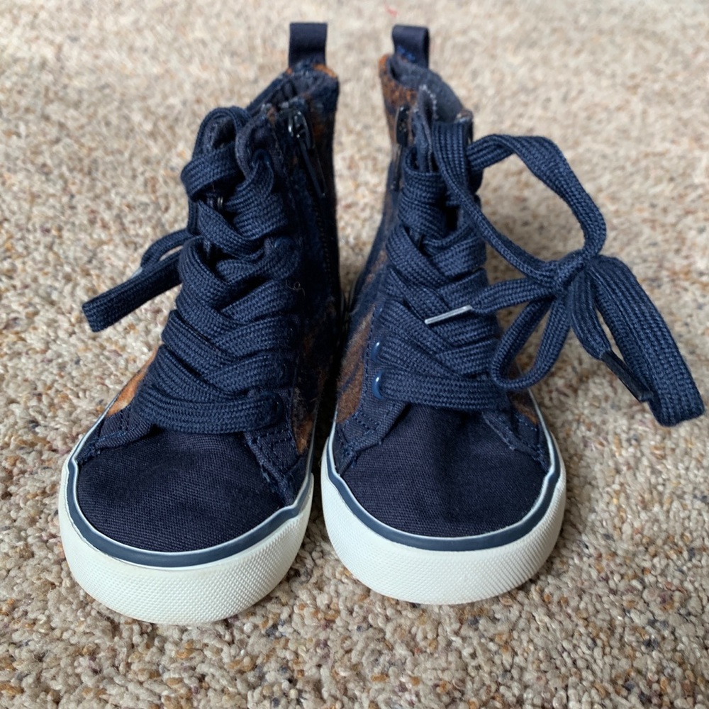 Gap Toddler size 6 plaid shoes